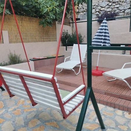 Big And Spacious Apartment In The Heart Of 오미스 외부 사진