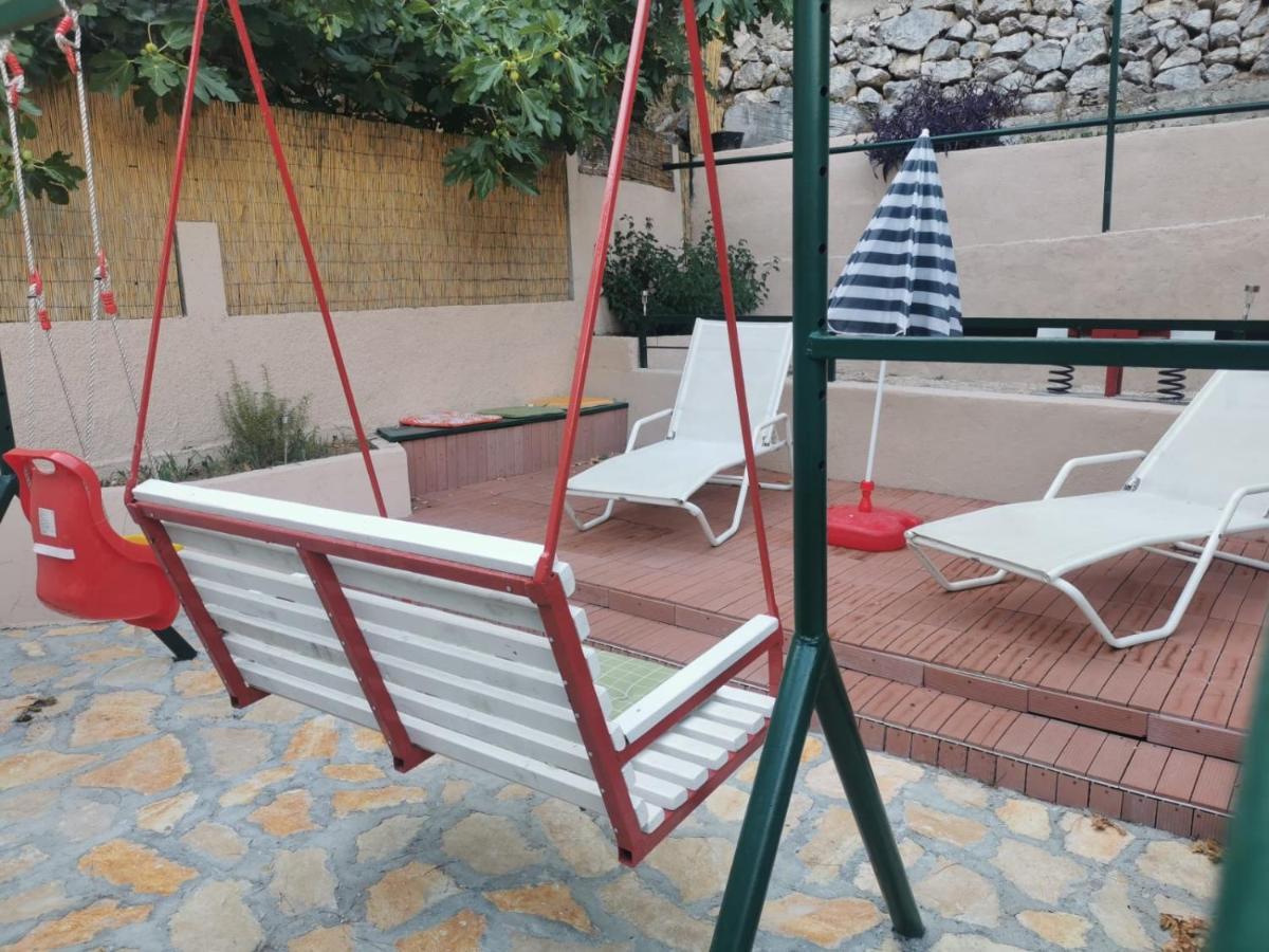 Big And Spacious Apartment In The Heart Of 오미스 외부 사진