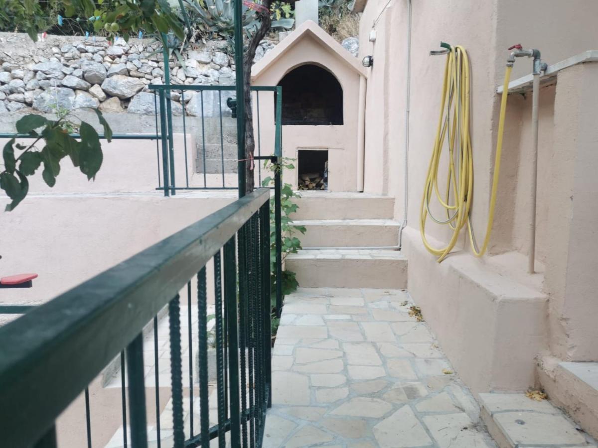 Big And Spacious Apartment In The Heart Of 오미스 외부 사진