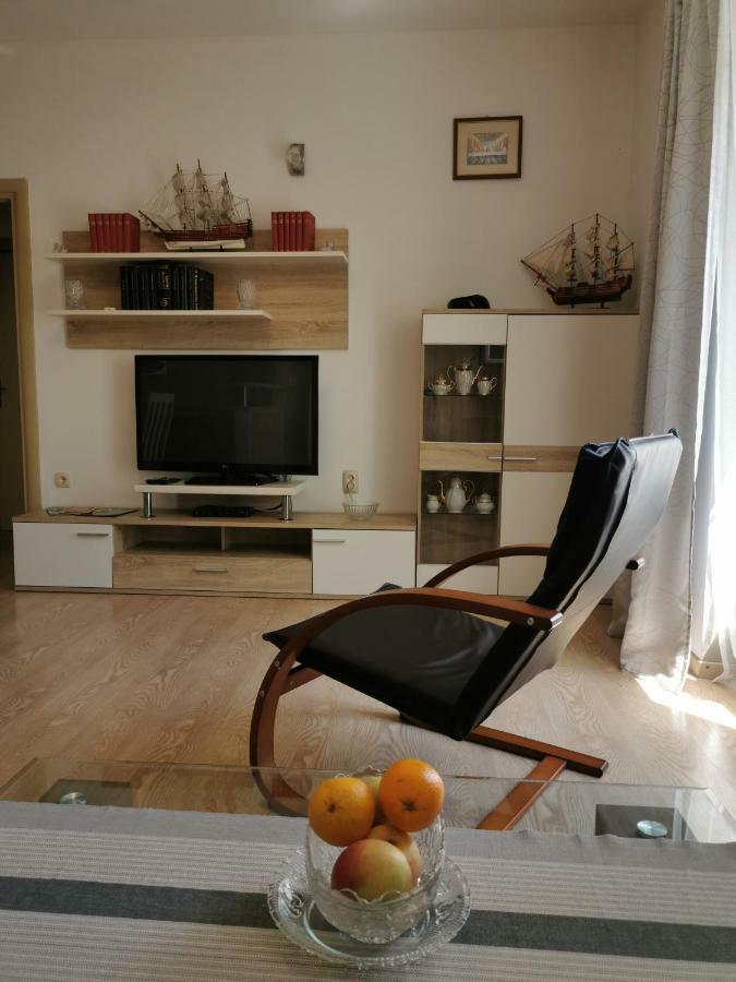 Big And Spacious Apartment In The Heart Of 오미스 외부 사진