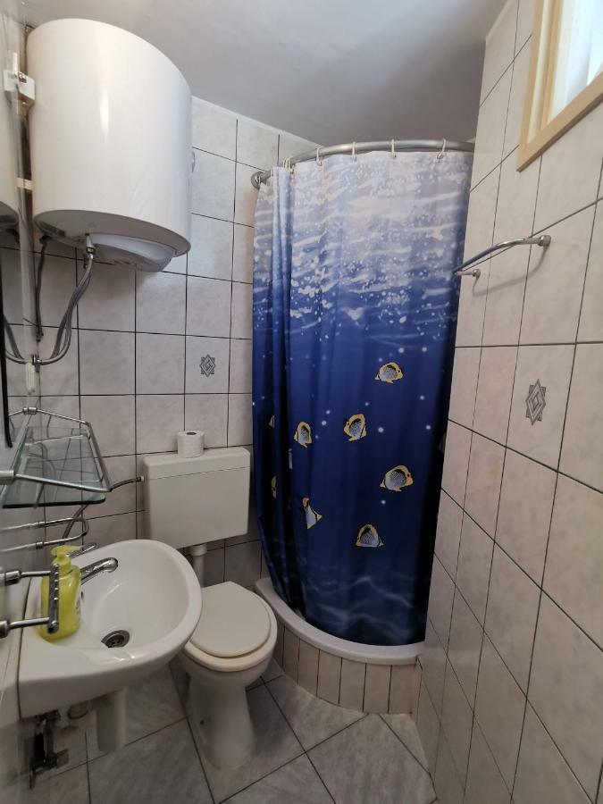 Big And Spacious Apartment In The Heart Of 오미스 외부 사진